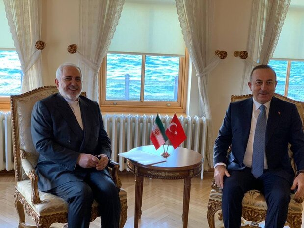 دیدار ظریف با وزیر خارجه ترکیه در استانبول