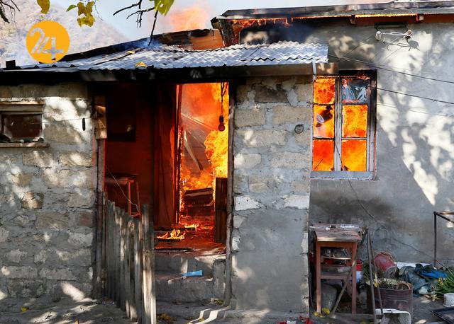 ارمنستانی ها خانه های خود را به آتش کشیدند