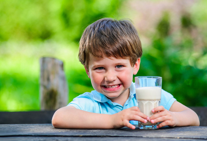 فواید شیر برای کودکان