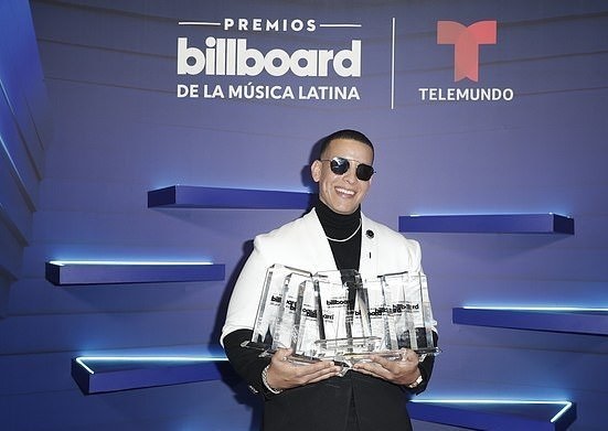 جایزه بهترین خواننده لاتین تاریخ اهدا شد