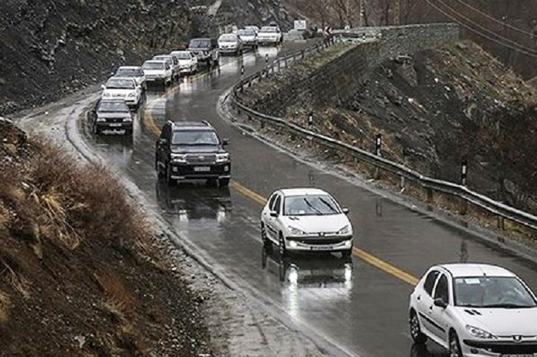 جاده هراز و فیروزکوه بارانی است/ اتوبان کرج شلوغ‌ترین جاده کشور