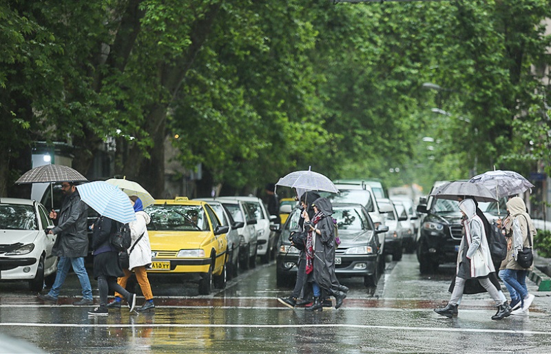 بارش باران تا فردا ظهر در تهران ادامه دارد
