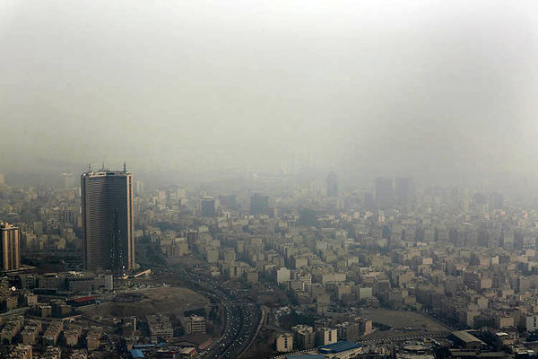 وضعیت قرمز هوای تهران در ۱۳ ایستگاه سنجش کیفیت هوا