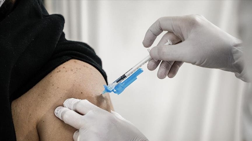 وعده وزیر بهداشت برای تزریق واکسن به روزی ۵۰۰ هزار دُز