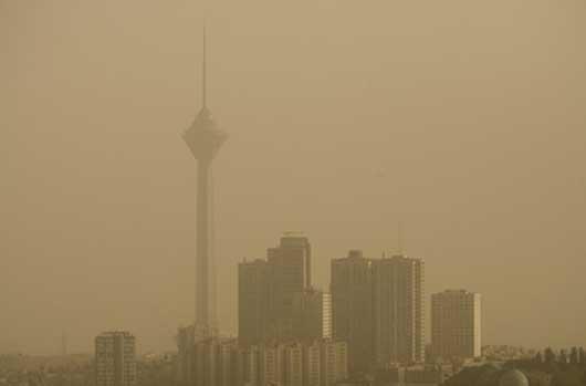 گرد و خاک هوای تهران را آلوده می‌کند