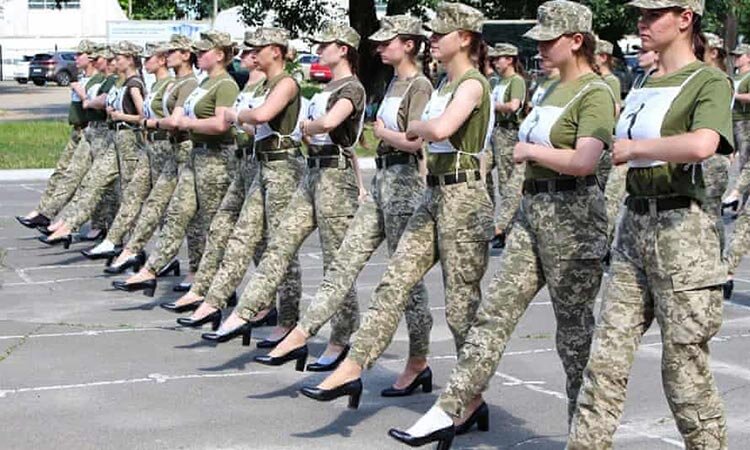 کفش پاشنه بلند زنانه در ارتش اوکراین