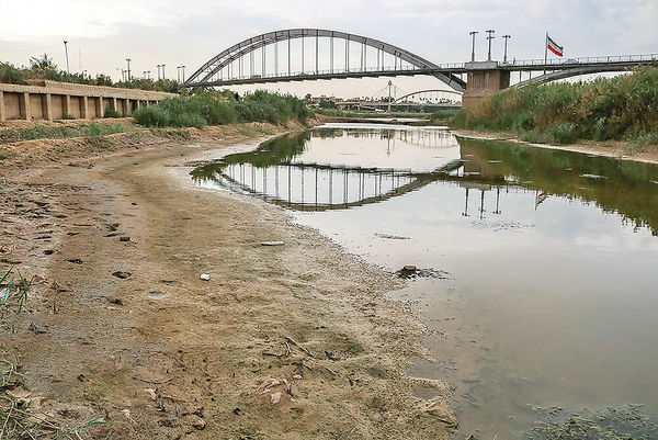 هیچ‌کدام از مسئولین درباره بحران خوزستان شفاف نظر نداده‌اند/ مشکلات خوزستان فراتر از آب است