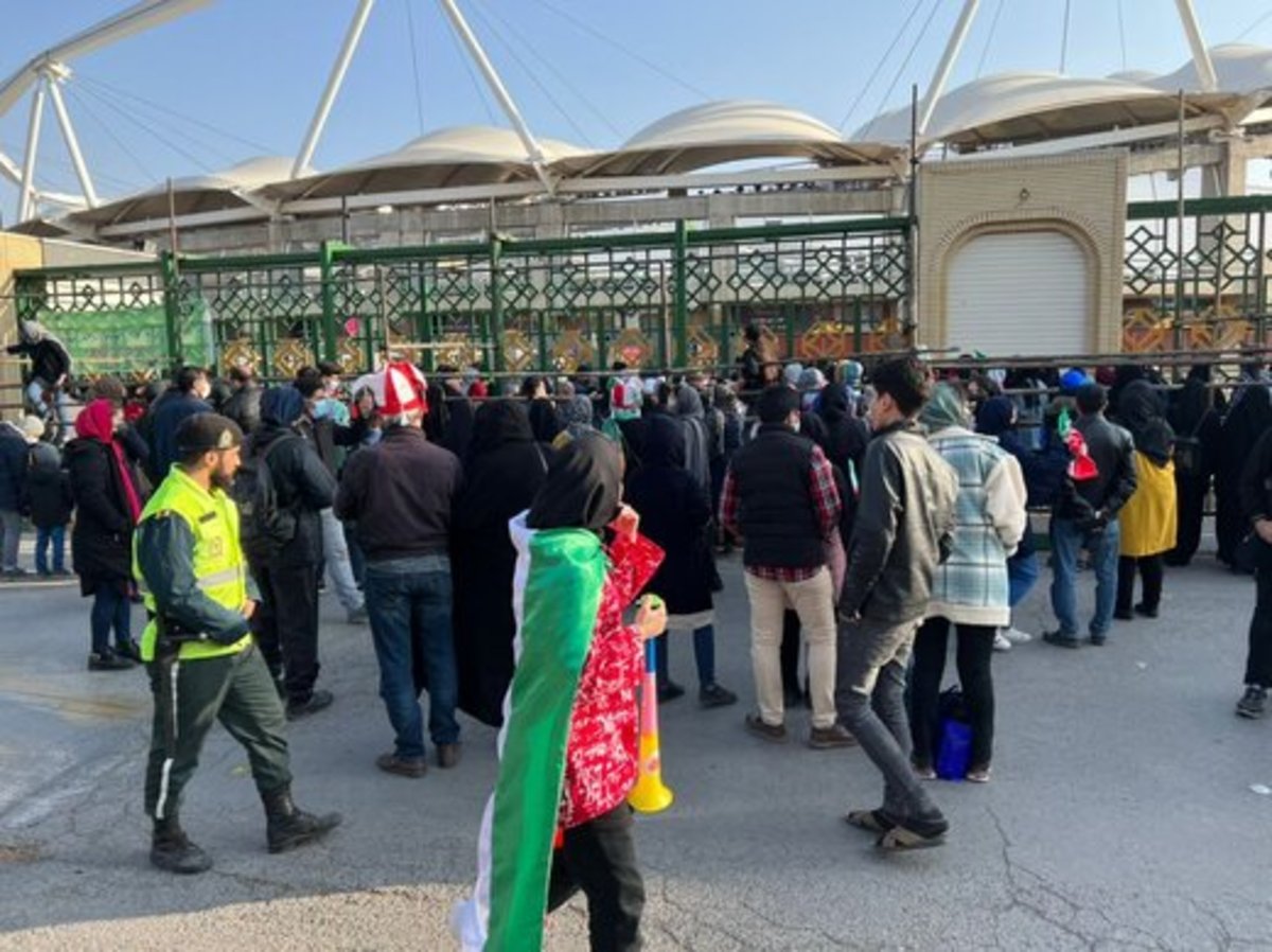واکنش دو نماینده به جلوگیری از ورود بانوان به ورزشگاه در بازی ایران و لبنان