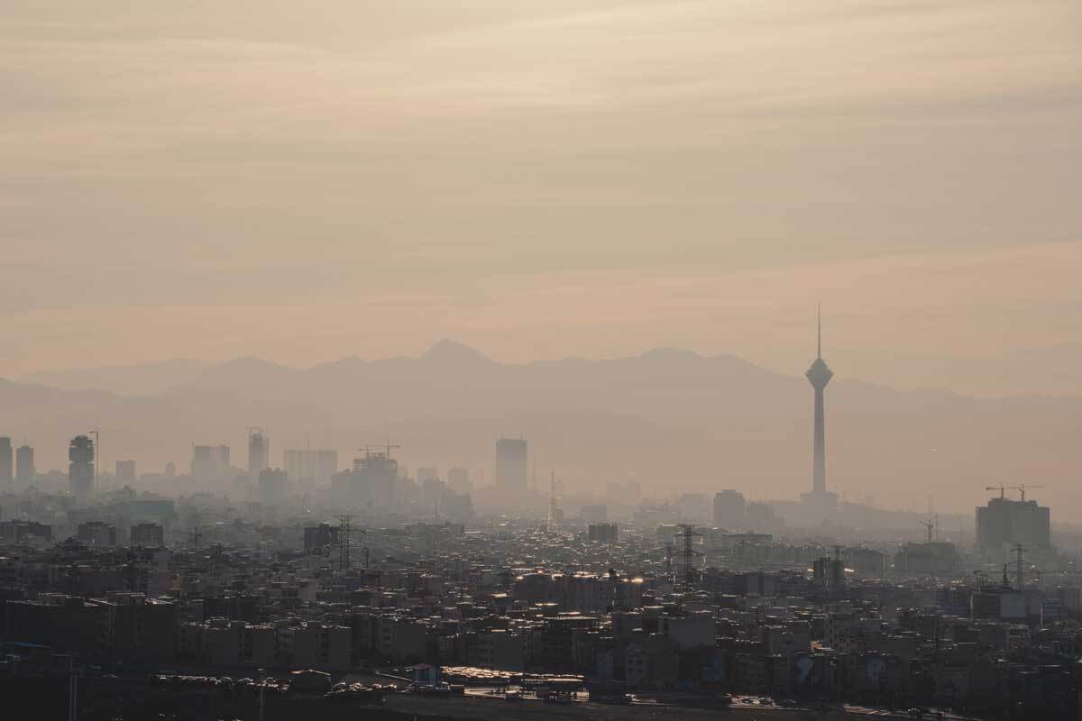 محیط زیست: مشکل آلودگی هوای تهران از سوخت خودروهاست +فیلم