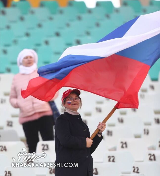 دختران روس در ورزشگاه اصفهان؛ دختران ایرانی پشت در!