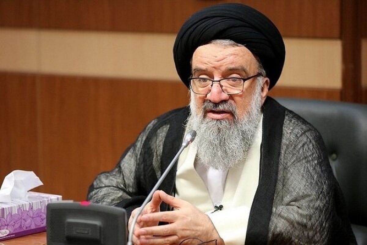 حمله احمد خاتمی به روحانی: کسانی که می‌گویند رای ندادن هم نوعی رای دادن است حرف بایدن را می‌گویند