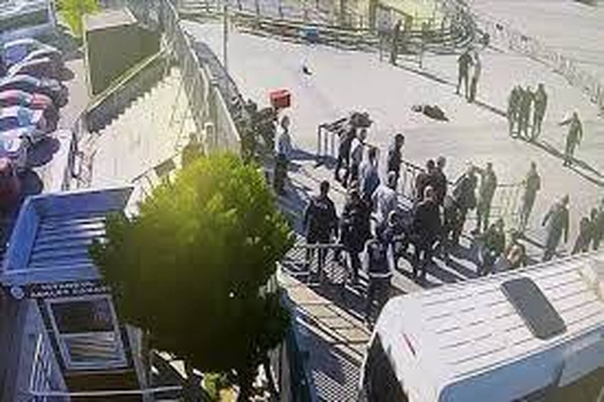 لحظه حمله مسلحانه به دادگاهی در استانبول