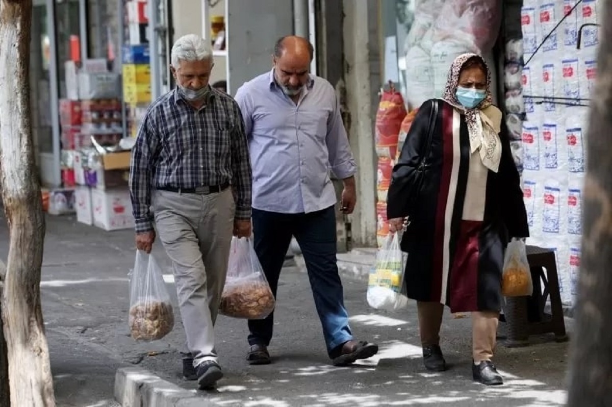 یک اقتصاددان: ۴۰ درصد ایرانیان زیرخط فقر و ۳۰ درصد در آستانه آن هستند
