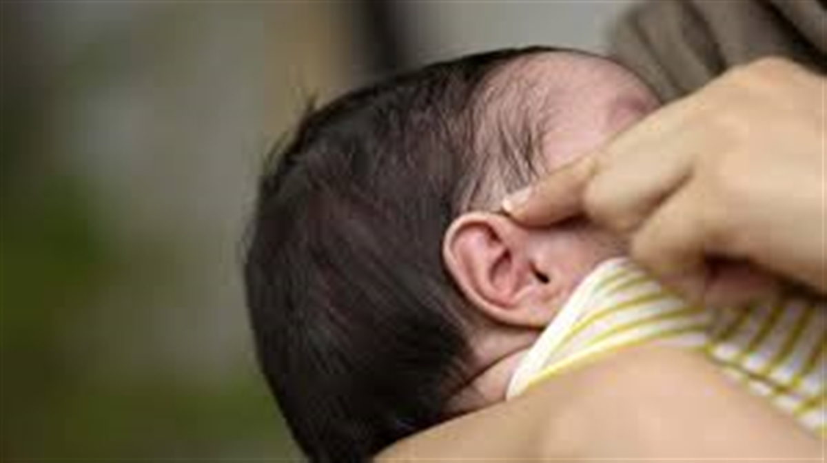 چگونه گوش نوزاد را تمیز کنیم؟