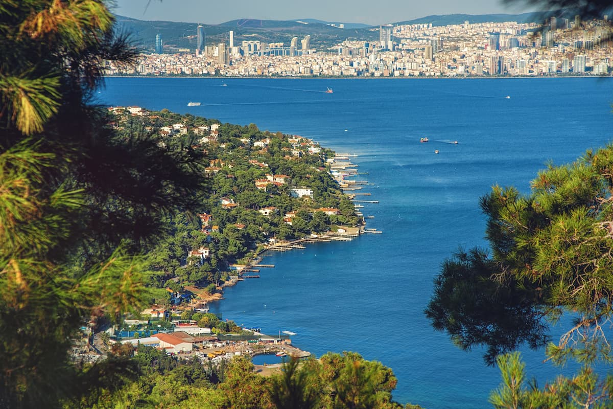 در تابستان به کیش سفر کنیم یا استانبول؟