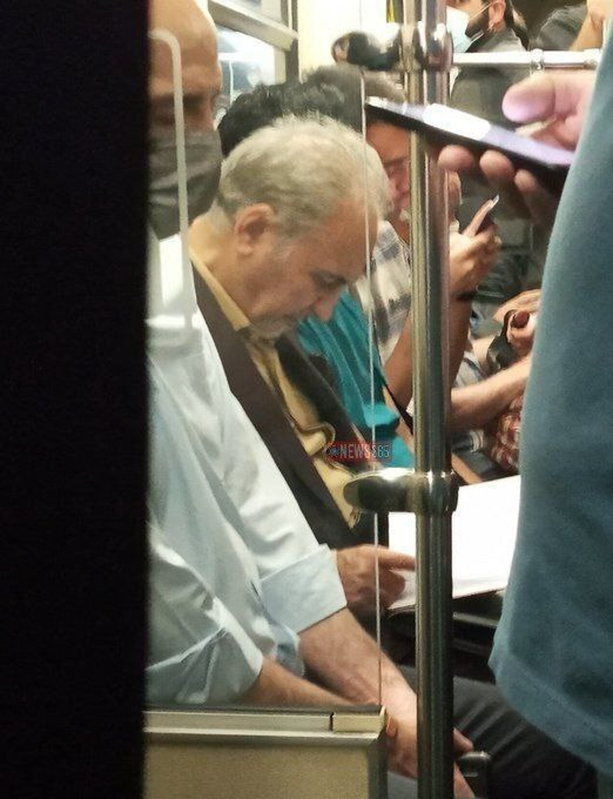 نجفی شهردار اسبق تهران کنار مردم در مترو تهران!