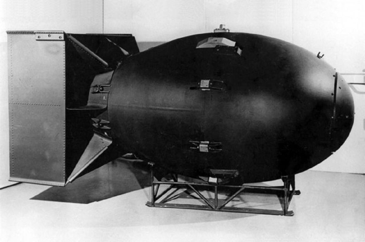 اهدای بمب هسته‌ای کوچک به آقای رئیس جمهور!