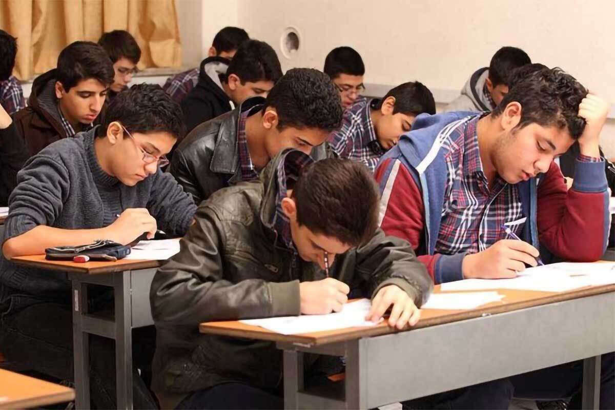 محبی: دانش‌آموزان ایرانی در علوم و ریاضی ضعیف هستند