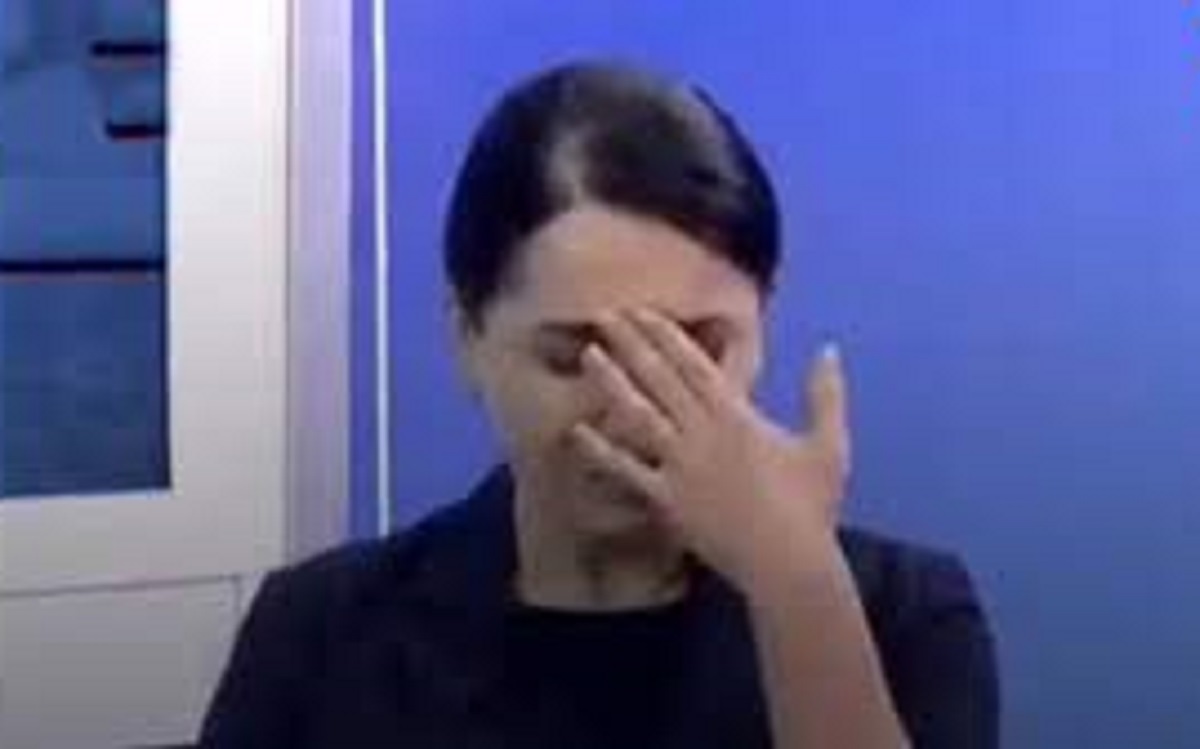 وقتی مجری هنگام اعلام یک خبر به گریه افتاد!