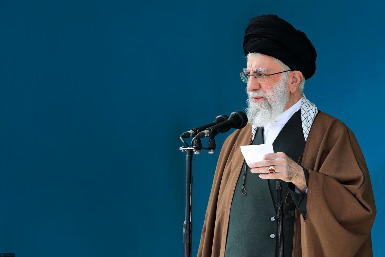 رهبر انقلاب: تحریم‌ها ملت ایران را از پا در نمی‌آورد | آمریکا تبعیت محض می‌خواهد، معلوم است که تسلیم نمی‌شویم