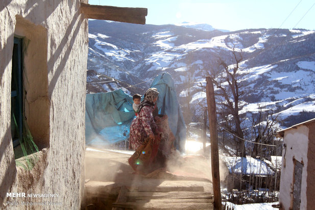 زلزله زدگان رامیان در برف زمستان