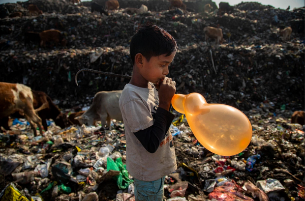 کودک زباله‌گرد هندی
