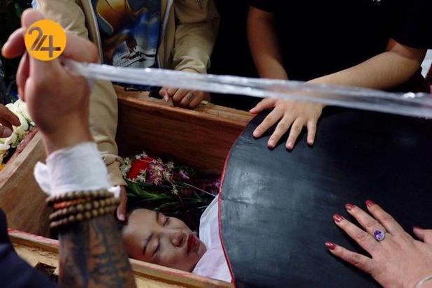 تشییع پیکر آنجل دختر کشته شده در اعتراضات میانمار