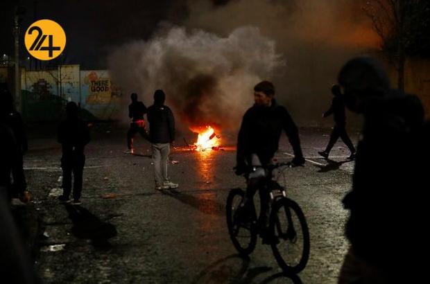 حمله مردم به پلیس بلفاست