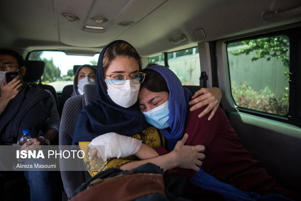 ورود قربانیان و مصدومان سانحه واژگونی اتوبوس خبرنگاران، به فرودگاه مهرآباد