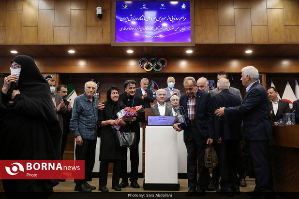 رونمایی از سردیس چهره های ماندگار ورزش ایران